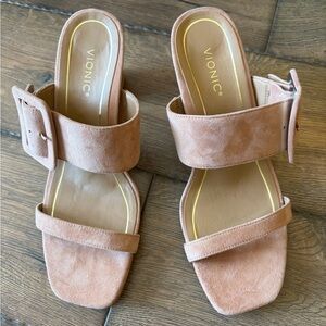 Vionic suede heel slip on sandals size 8 NEW